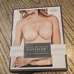 Silicone cleavage enhancer Nude size B cup NWT